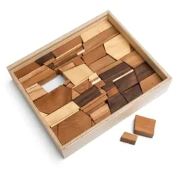 Holzbausteine Mauerspiel